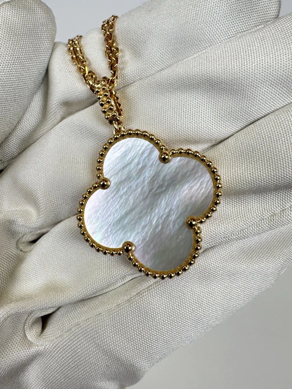 Van Cleef & Arpels. Magic Alhambra Necklace, 1 motif VCARO49L00 4