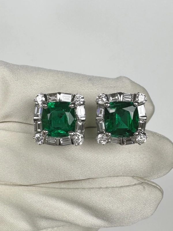 Bvlgari CUSHION EMERALD 4.19 - 3.81 CT GREEN EARRINGS (ZAMBIA) BVG EM 4.19-3.81 CT 3