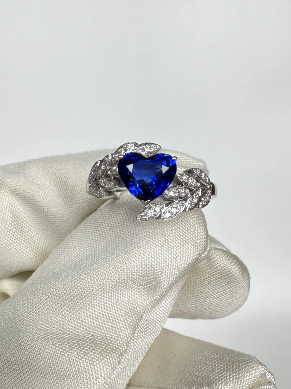 No name HEART SAPPHIRE 1.34 CT VIVID BLUE RING (SIZE 52) SAP 1.34 CT 2
