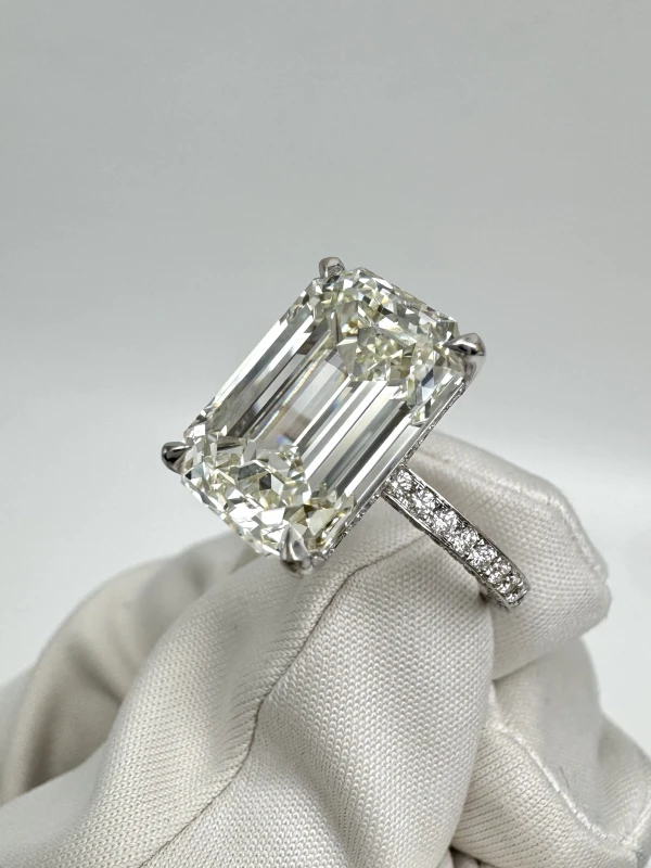 Earrings without a brand EMERALD DIAMOND 8.13 CT L/VS2 RING (GIA) NN8.13CT 3