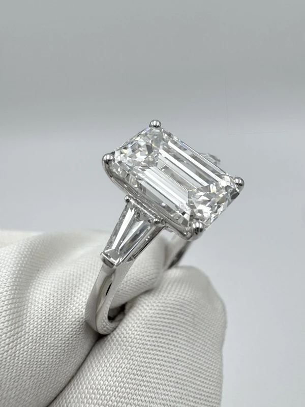 Earrings without a brand EMERALD DIAMOND 3.01 CT F/VVS1 RING (GIA) NN3.01 CT F/VVS1 4