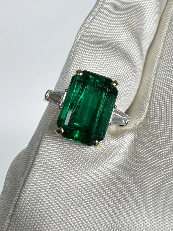 DeRosa CLASSIC EMERALD 5.31 CT VIVID TO DEEP GREEN RING (GRS) R136348 4