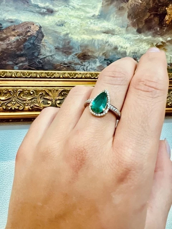 СЕРЬГИ NO NAME С ИЗУМРУДОМ 2.30 СТ INTENSE SLIGHTLY BLUISH GREEN/VS И БРИЛЛИАНТАМИ 2.30 CT 2