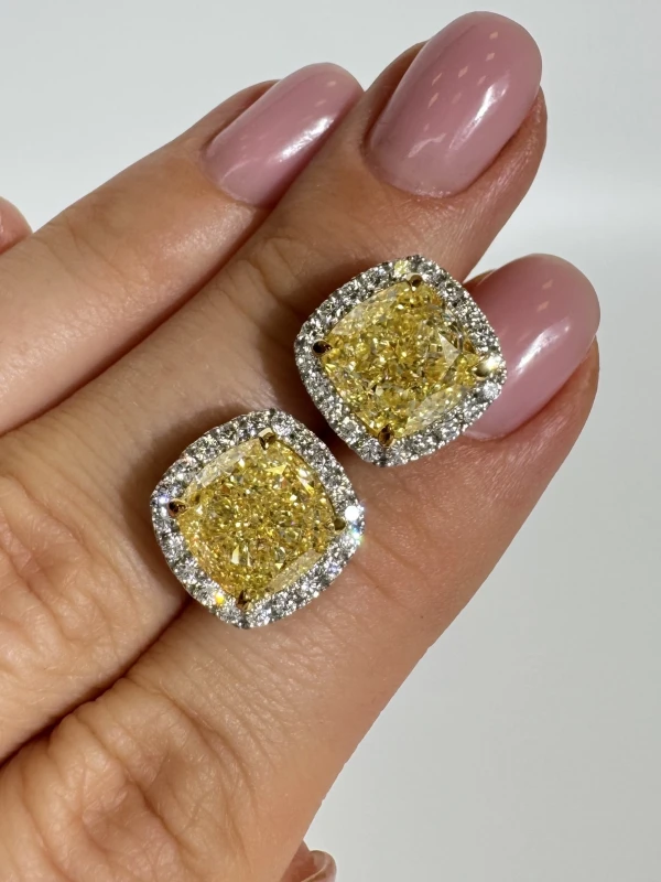 Earrings without a brand CUSHION DIAMOND 5.01 - 5.01 CT FANCY LIGHT YELLOW/VS1-VS2 (GIA) NN5.01-5.01CTFLY 2