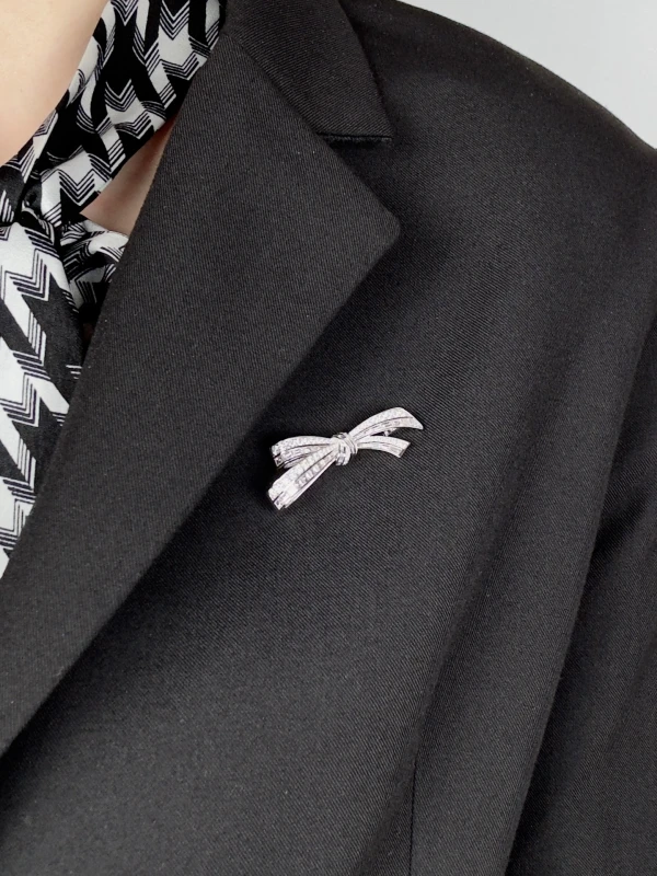 GRAFF WHITE BAGUETTE & ROUND DIAMOND BROOCH RGA115 2