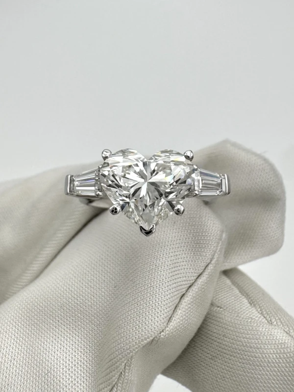 Earrings without a brand HEART DIAMOND 3.00 CT H/VVS1 RING (GIA) 113093 3.00 CT H/VVS 2