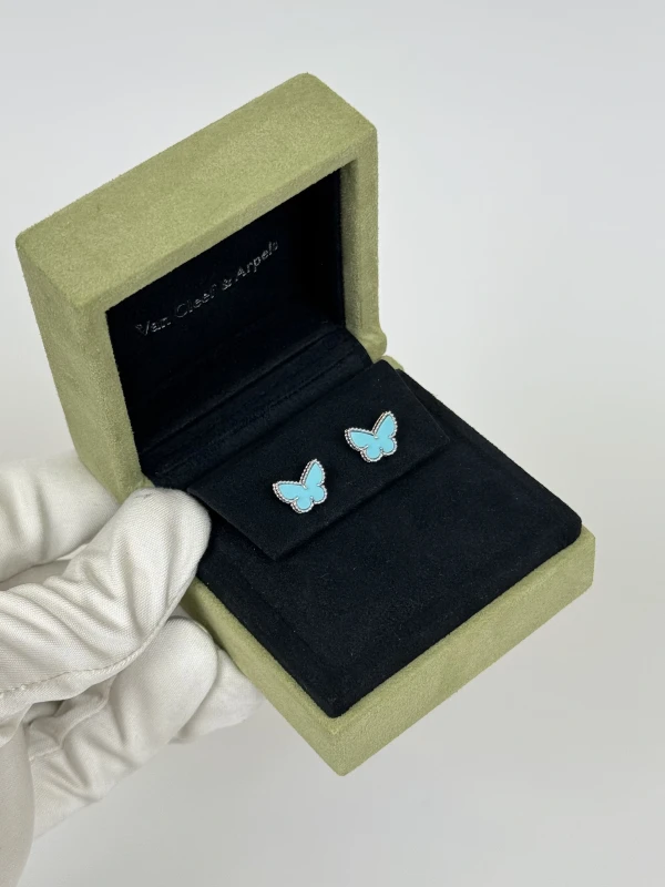 Van Cleef & Arpels. SWEET ALHAMBRA BUTTERFLY EARSTUDS VCARN5JN00 4