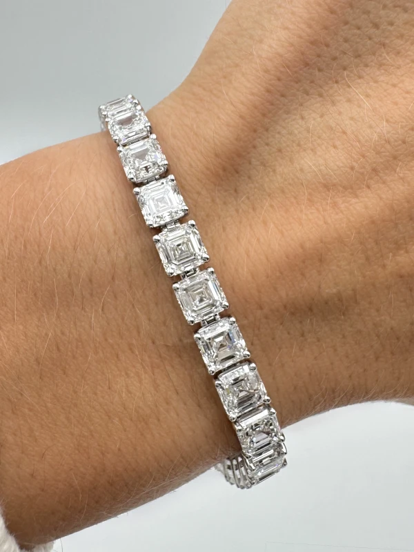 Earrings without a brand ASSCHER DIAMOND 28.40 CT E-F/VS1-VS2 BRACELET (SIZE 17) GIA NN28.4CT 4
