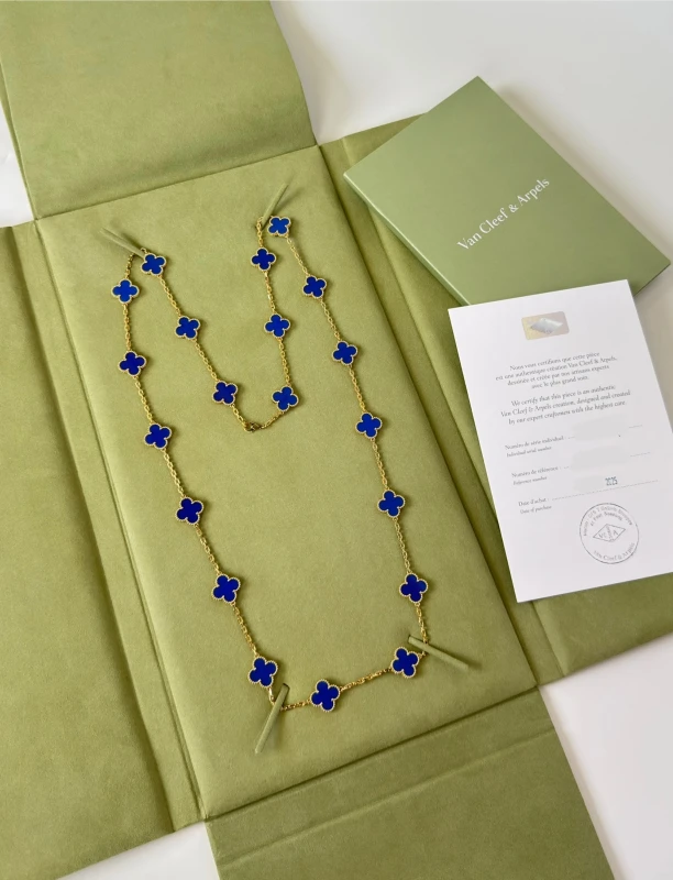 Van Cleef & Arpels. VINTAGE ALHAMBRA LONG NECKLACE, 20 MOTIFS. AGATE VCARP7RN00 6