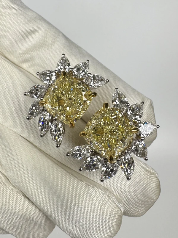 СЕРЬГИ NO NAME CUSHION DIAMONDS 8.35-8.09 CT FANCY LIGHT YELLOW/VS1 EARRINGS (GIA) NN 8.35-8.09 CT 5