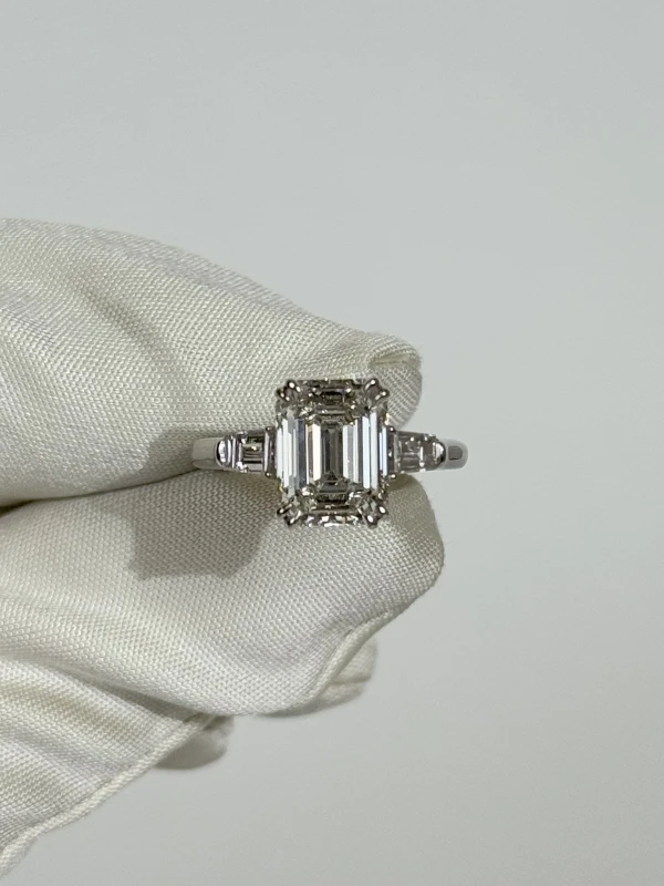 No name EMERALD DIAMOND 3.03 CT G/VS2 RING (GIA) NN3.03G/VS 2