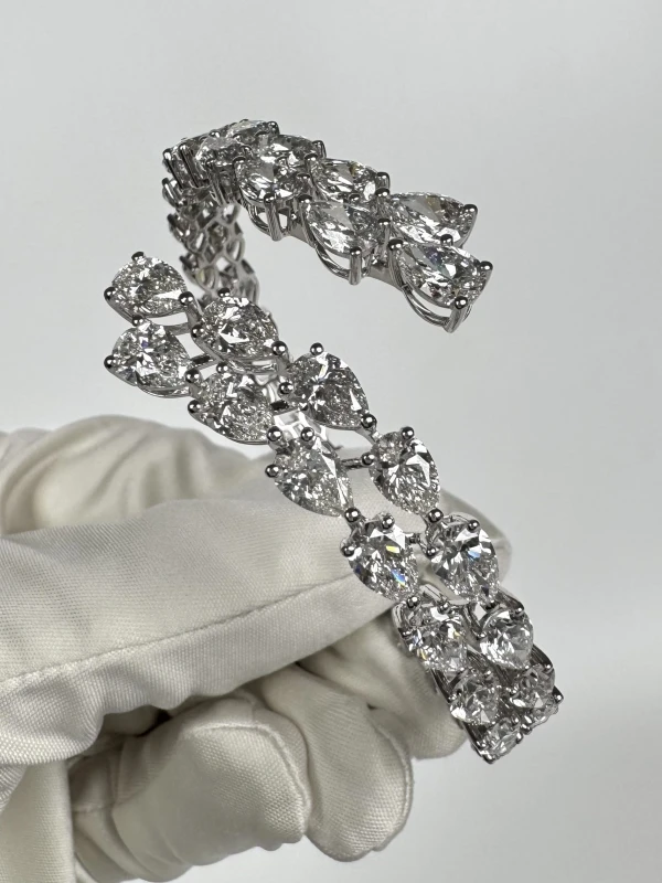 DeRosa Pear Shape Diamond 26.9 ct Bangle (SIZE 17) B411376 2