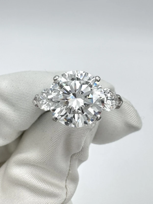 GRAFF ROUND DIAMOND 5.02 CT F/VS2 RING (GIA) 5.02 CT F/VS2 2