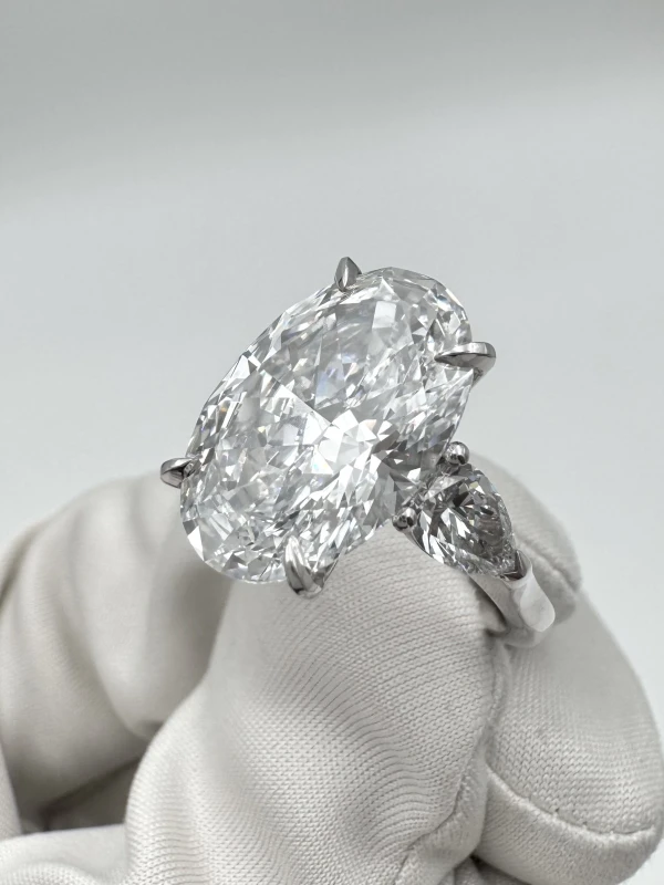 No name OVAL DIAMOND 8.06 CT D/VVS2 RING  (TYPE IIA) (GIA) NN8.06CT D/VVS2 7