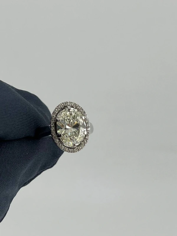 No name С БРИЛЛИАНТОМ 3.45 CT M/SI1 3.45 CT M/SI1 3