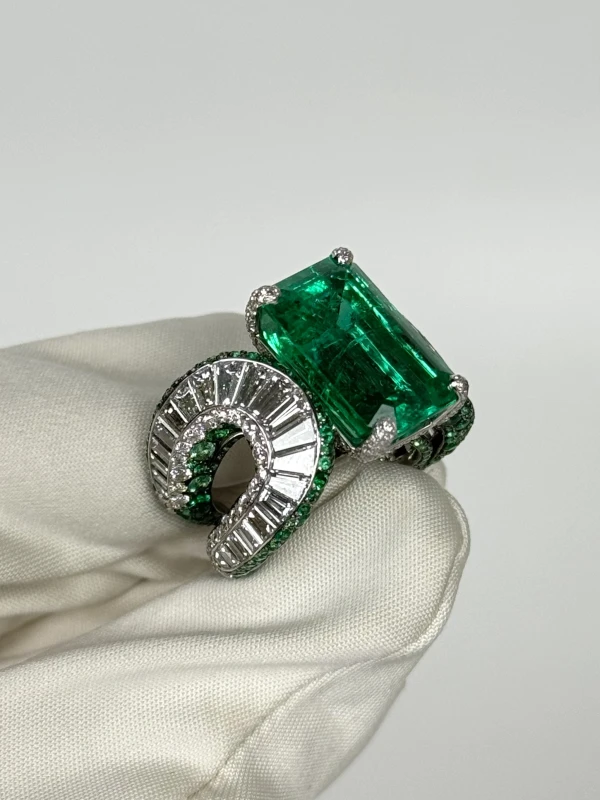 De Grisogono HIGH JEWELRY COLOMBIA GREEN EMERALD 14.002 CT RING (SSEF CERTIFIED) 282455 5