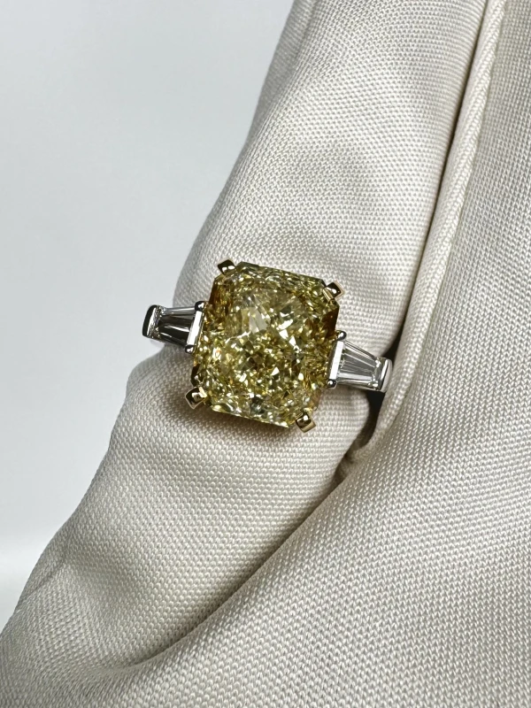 No name RADIANT DIAMOND 5.03 CT Y-Z/VS2 RING (GIA) NN5.03CT 4