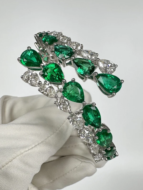 DeRosa PEAR EMERALD 25.93 CT VIVID GREEN & DIAMONDS 11.27 CT BRACELET (GUILD) B979861 3