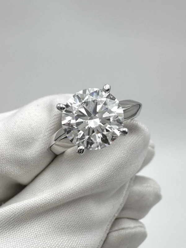No name С БРИЛЛИАНТОМ 3.50 CT G/VS2 NN3.02CT 3