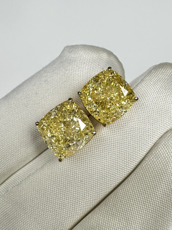 No name CUSHION DIAMOND 7.05 - 7.05 CT FANCY YELLOW/VVS2 EARRINGS (GIA) NN7.05-7.05 4