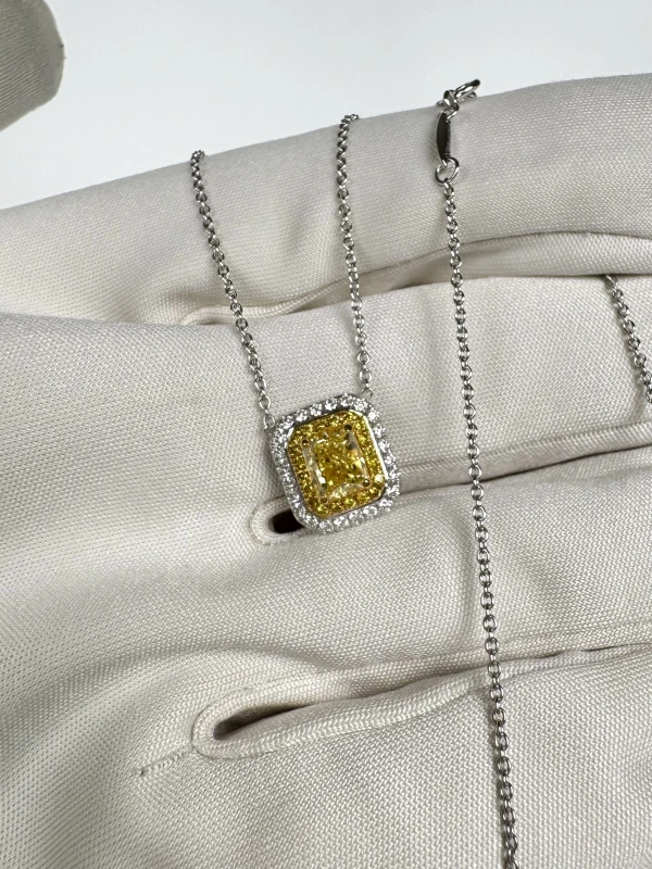 No name RADIANT DIAMOND 1.00 CT FANCY YELLOW/VS1 PENDANT NN1.00 FY/VS1 3