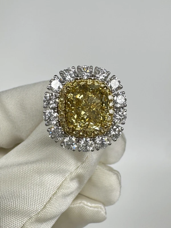 Earrings without a brand CUSHION DIAMOND 4.01 CT FANCY BROWNISH YELLOW RING (GIA) NN4.01CT 2