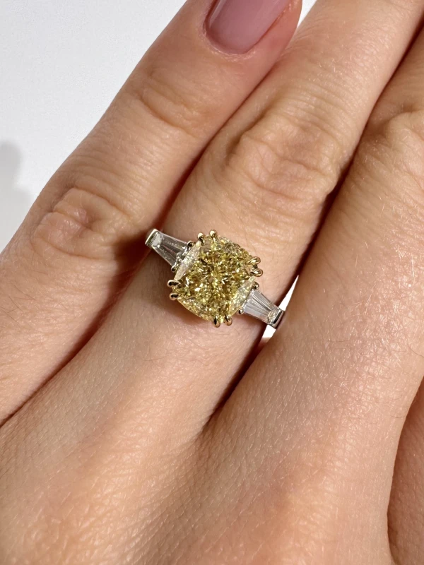 No name CUSHION DIAMOND 3.03 CT Y to Z/VS2 RING (GIA) NN3.03Y-Z 3