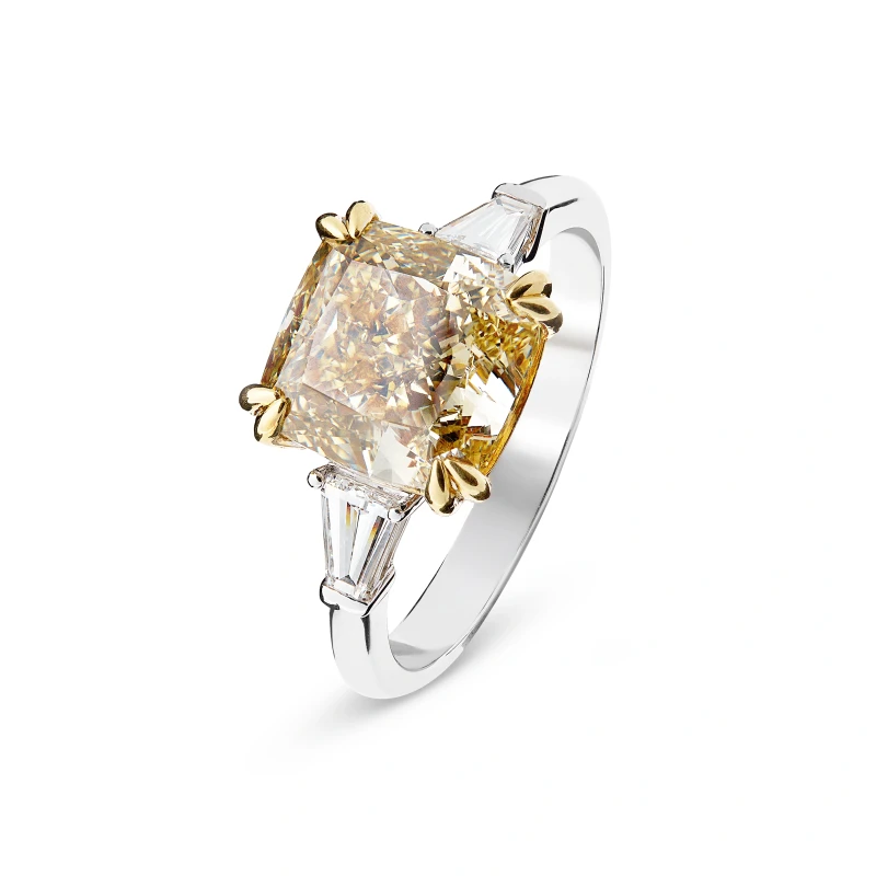 CUSHION DIAMOND 4.05 CT FBY/SI1 RING (GIA)