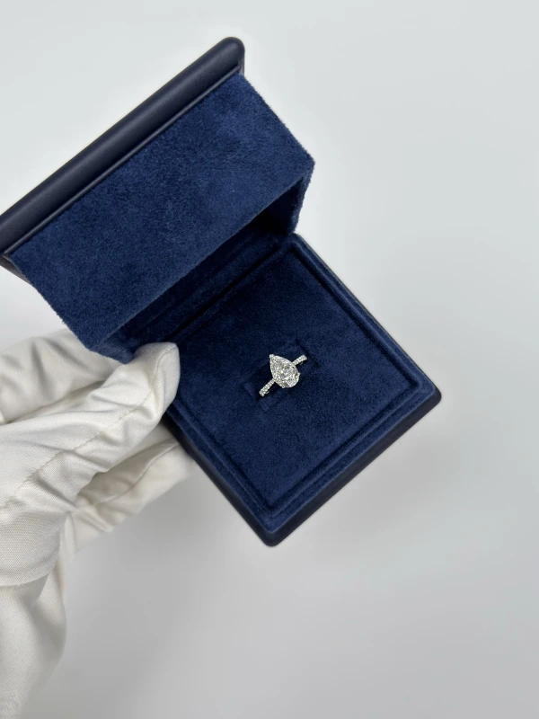 Earrings without a brand PEAR DIAMOND RING 3.39 ct F/SI1 (GIA) NN3.39ct F/SI1 GIA 5