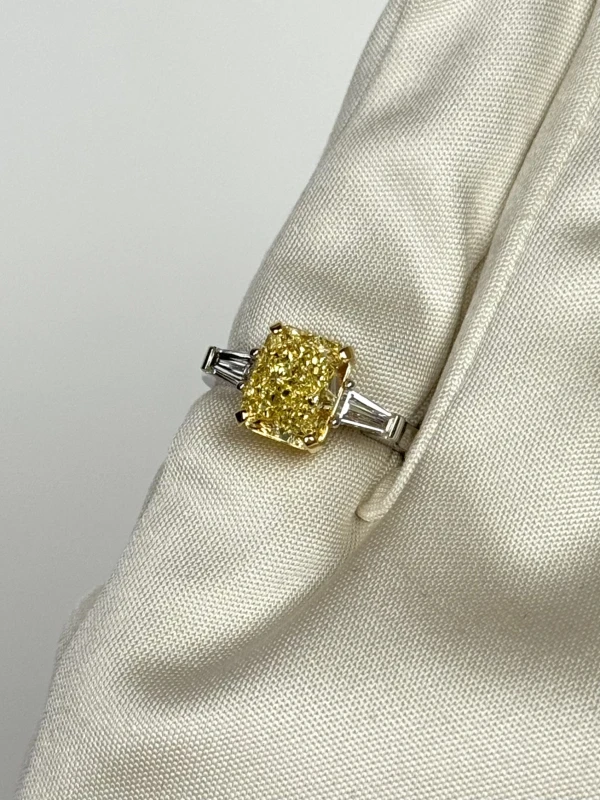 СЕРЬГИ NO NAME RADIANT DIAMOND 3.01 CT FANCY LIGHT YELLOW/VS2 RING (GIA) nn3.01fly/vs 3