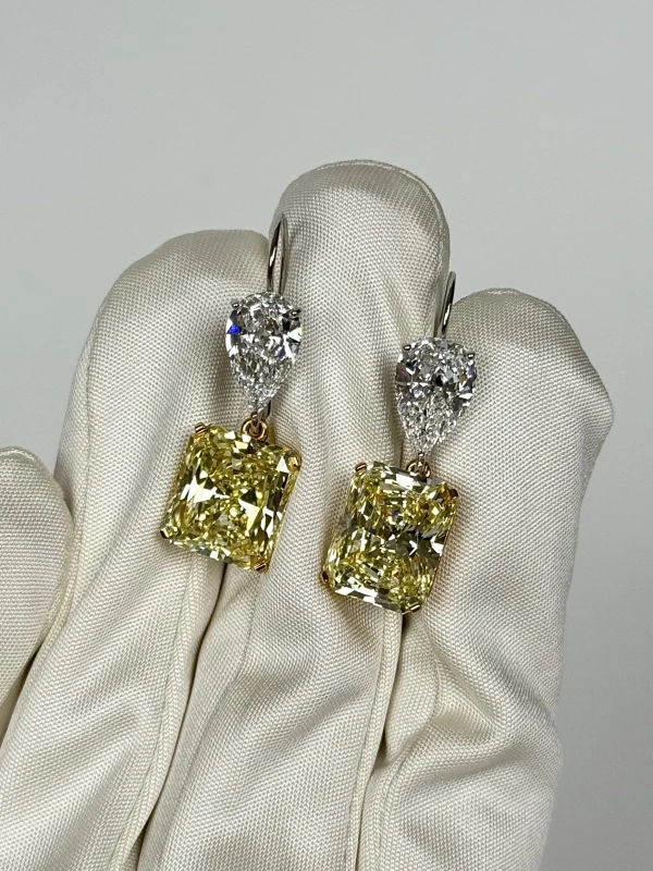William Goldberg DIAMOND 8.01-8.11 CT FANCY YELLOW/IF-VVS1 EARRING (GIA) 8.01-8.11 CT FY/IF-VVS1 3