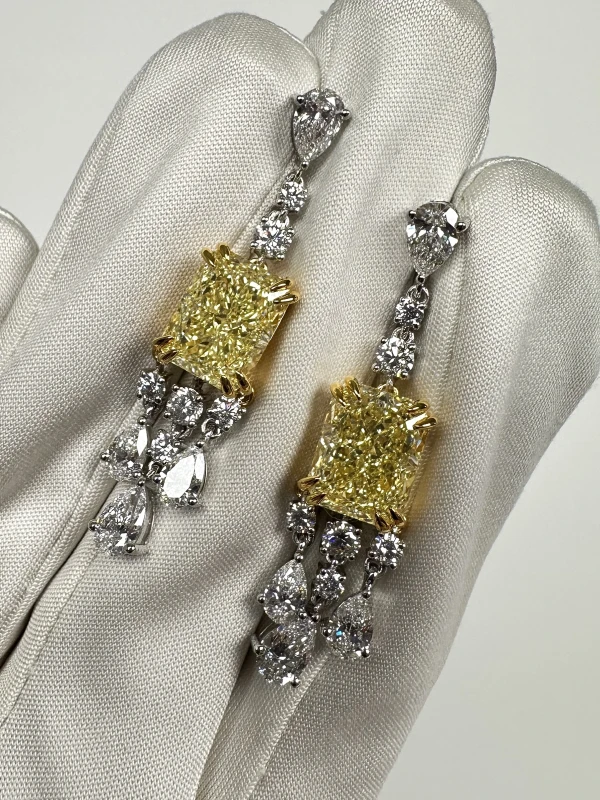Earrings without a brand RADIANT DIAMOND 5.51 - 5.52 CT FANCY YELLOW, EVEN/VVS EARRINGS (GIA) NN5.51-5.52CT 4