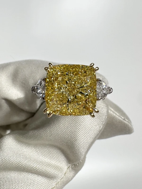 СЕРЬГИ NO NAME CUSHION DIAMOND 6.14 CT FANCY INTENSE YELLOW/SI1 RING (GIA) SIZE 52 515305 2
