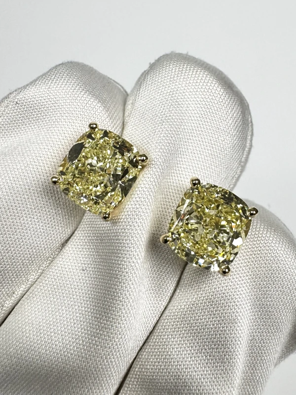 RalfDiamonds DIAMOND EARRINGS 4.45  - 4.02 CT FANCY LIGHT YELLOW/VS1 4.45-4.01 CT FANCY LGHT YELLOW/VS1 4