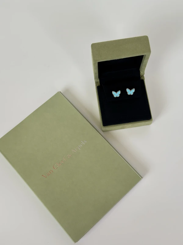 Van Cleef & Arpels. SWEET ALHAMBRA BUTTERFLY EARSTUDS VCARN5JN00 5
