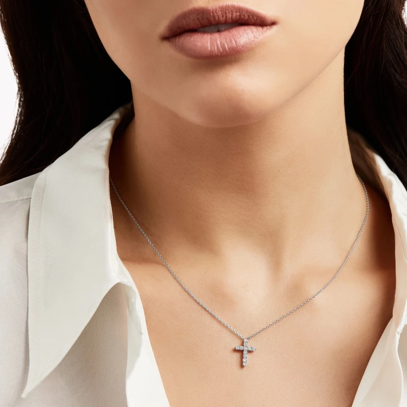 GRAFF Round Diamond Cross Petite Pendant RGP009 2