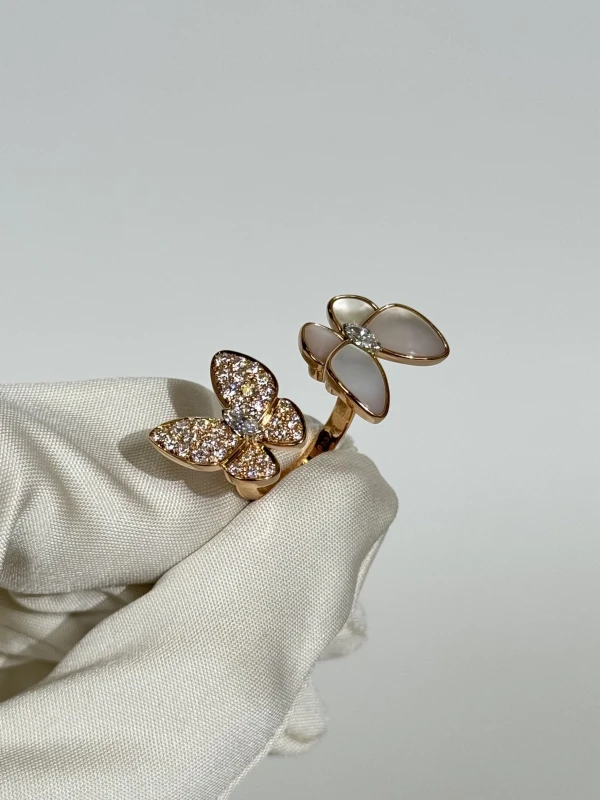 Van Cleef & Arpels. Two Butterfly Between the Finger ring (SIZE 51) VCARO7AL00 5