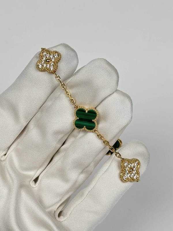 Van Cleef & Arpels VINTAGE ALHAMBRA BRACELET, 5 MOTIFS VCARO7GQ00 4
