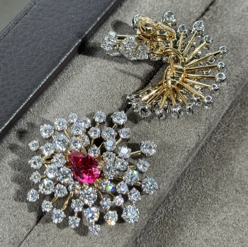 Tiffany & Co High Jewelry,  Ray of Light Spinel  2.17 - 2.14 ct Vivid Purplish Pink Earrings 74283209 8