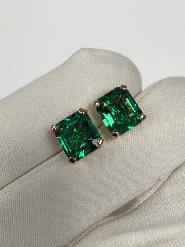 DeRosa EMERALD 2.41 - 3.12 CT VIVID GREEN EARRINGS (GUILD) E947292 3