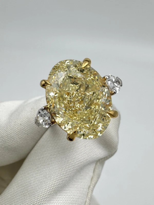 No name OVAL DIAMOND 10.03 CT FANCY LIGHT YELLOW/VS1 RING (SIZE 51) GIA EXEX NN10.03CT FLY/VS1 6