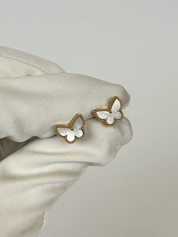 Van Cleef & Arpels. SWEET ALHAMBRA BUTTERFLY EARSTUDS VCARN5JM00 2