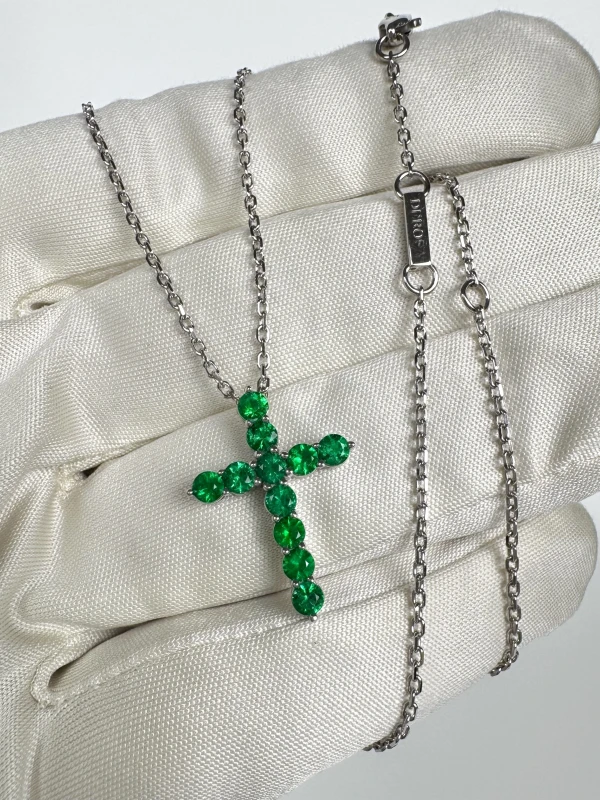 DeRosa ROUND EMERALD 0.90 CT "VIVID GREEN" CROSS PENDANT C750062 3