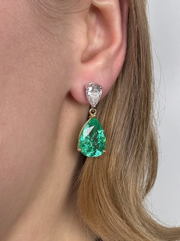 No name EMERALD 9.70-9.25 CT & DIAMOND 2.01-2.01 CT EARRINGS Emerald 9.7-9.25 CT 2