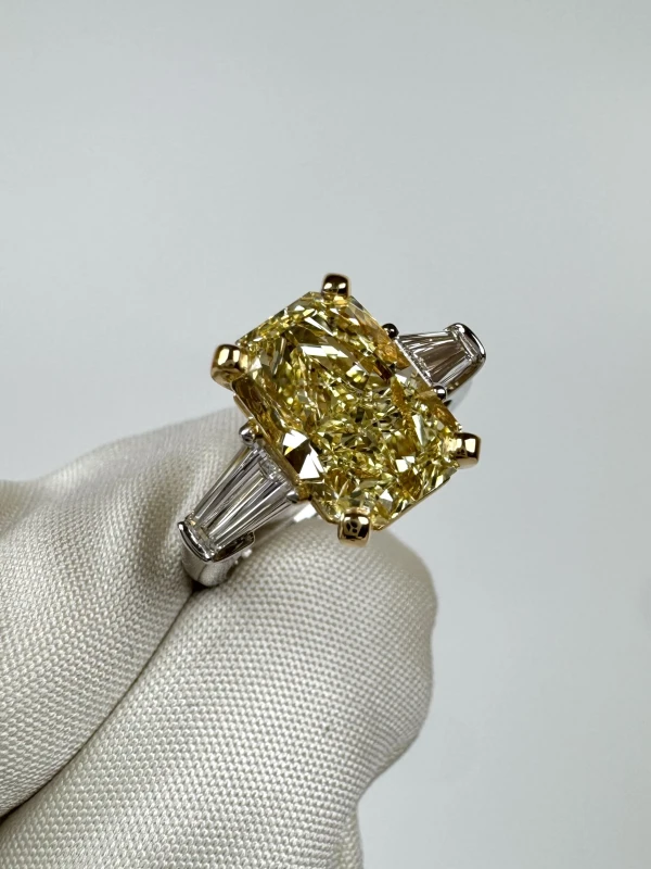 No name RADIANT DIAMOND 3.30 CT FANCY YELLOW/SI1 RING (GIA) NN3.30CTFY/SI1 3