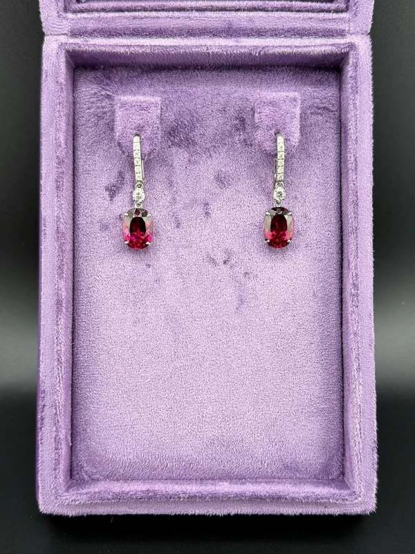 No name С РУБЕЛЛИТАМИ 4.37 СТ-4.69 СТ VIVID PURPLISH RED/VS 4.37 CT - 4.67 CT 2