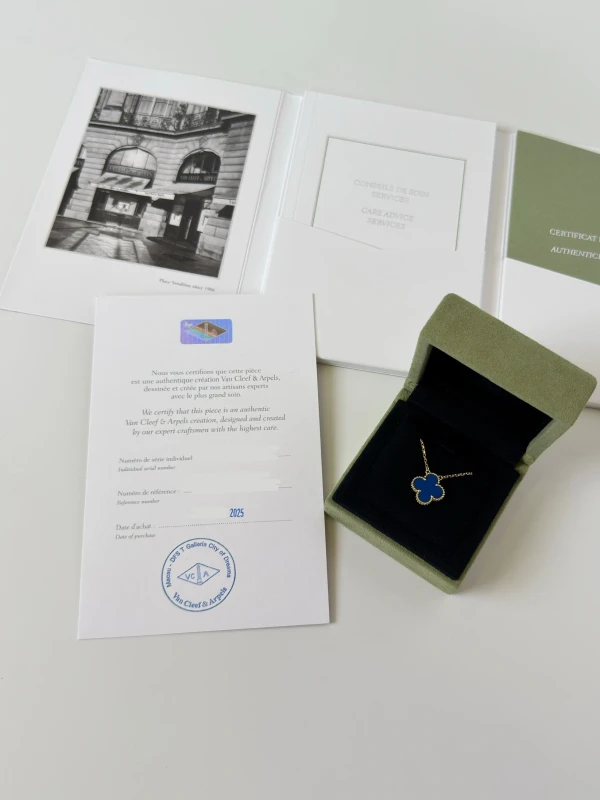 Van Cleef & Arpels Vintage Alhambra pendant, Blue Agate VCARP9SY00 5