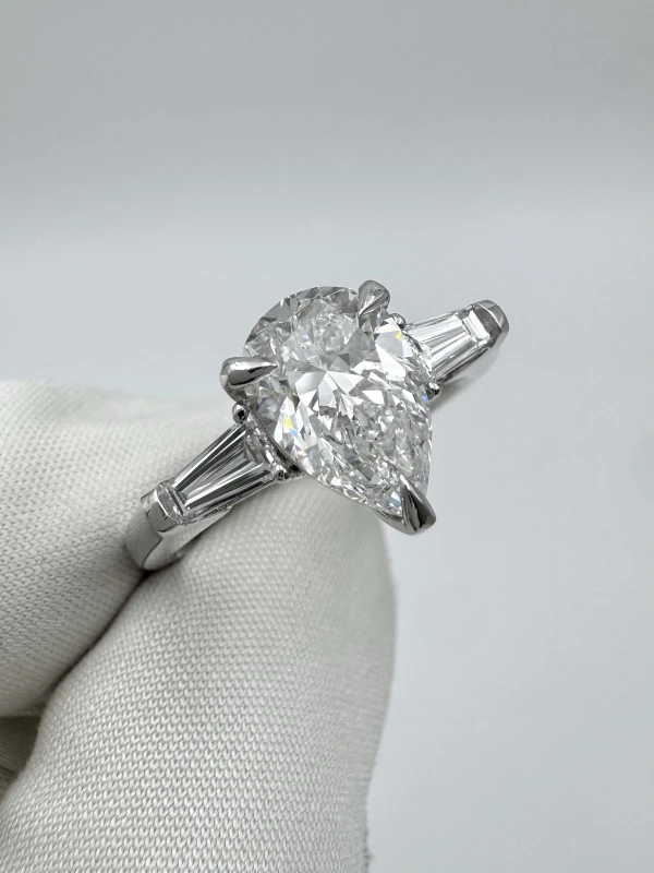 Earrings without a brand PEAR DIAMOND 2.01 CT E/IF (GIA) NN2.01 CT E/IF (GIA) 3