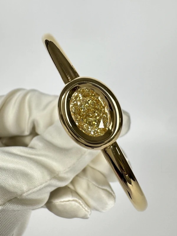 DeRosa BAIGNOIRE DIAMOND 3.33 CT FANCY LIGHT YELLOW BRACELET (GIA) B421229 3