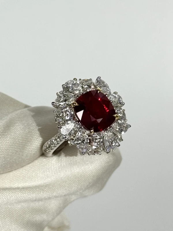 No name CUSHION RUBY 4.01 CT PIGEON BLOOD RING (No hited) RUBY 4.01 3